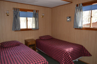 Musky-Hut-Twin-Bedroom